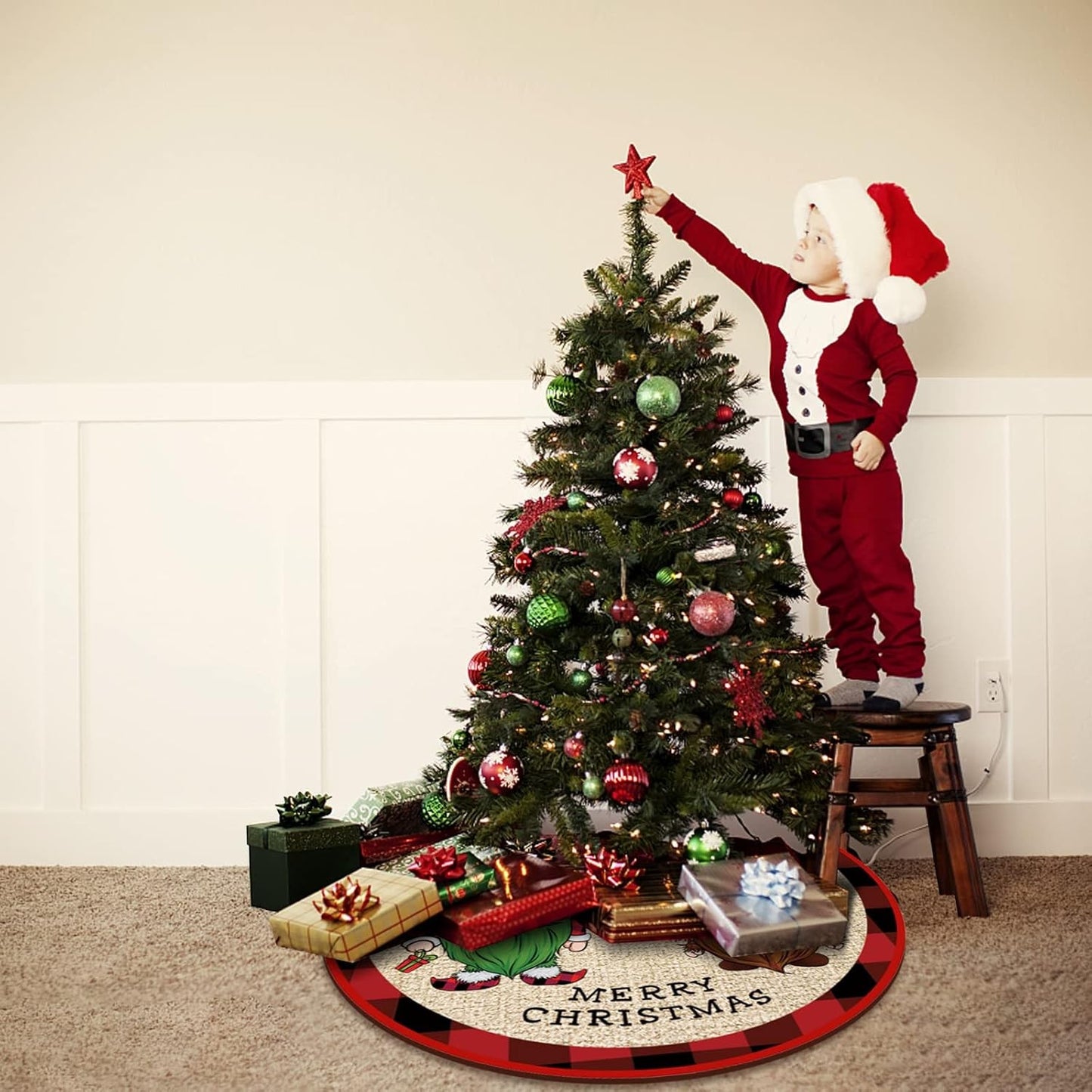 Covoras pentru Bradul de Craciun din Tesatura Pufoasa Model Gnomi