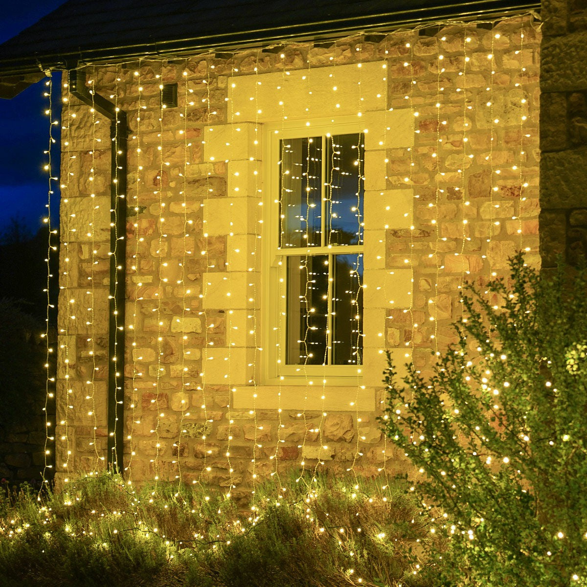 Instalatie Craciun Tip Perdea 3 m x 2 m 240 LED 8 Jocuri de Lumini Interconectabila Fir transparent