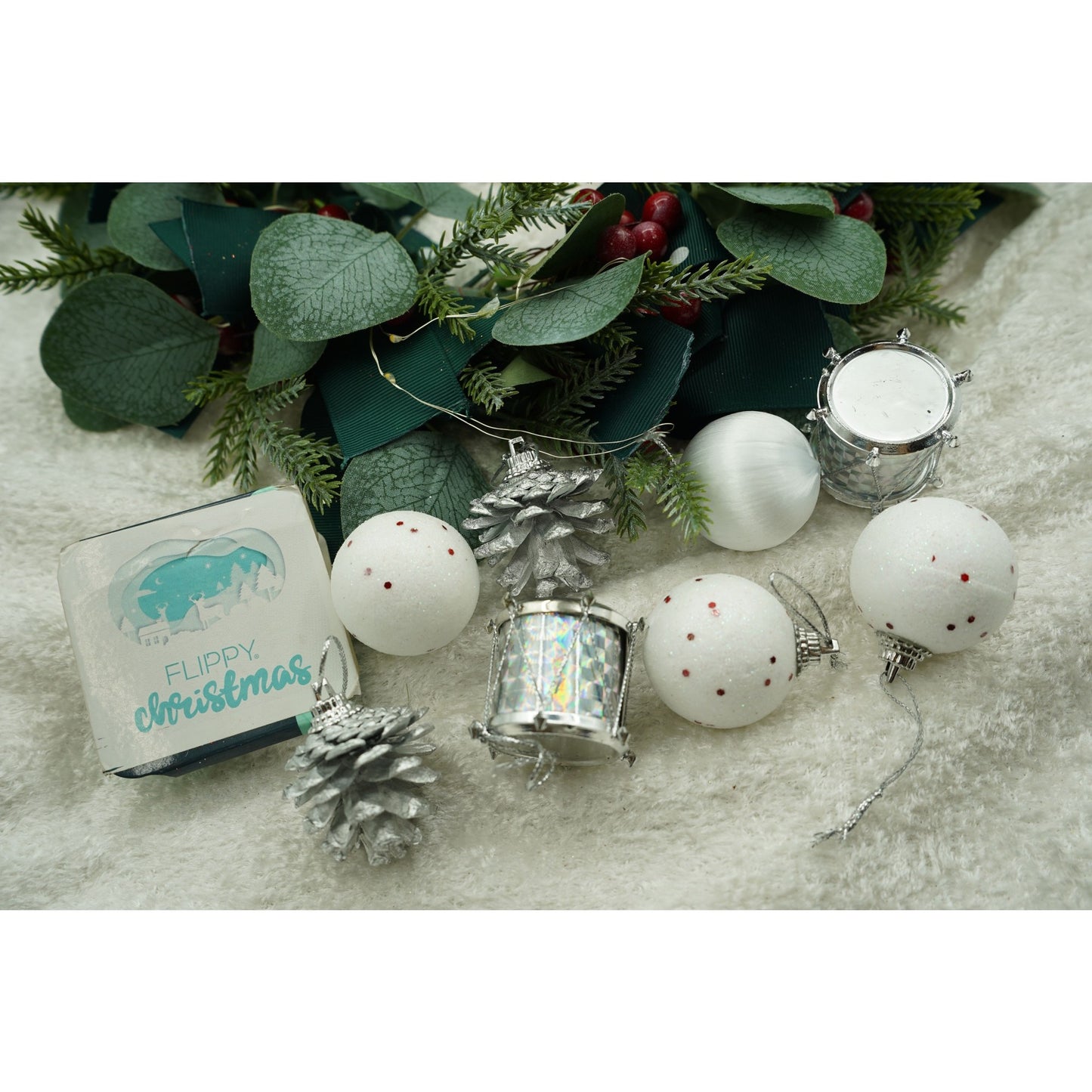 Set de 12 ornamente de brad Glob Alb/ Argintiu