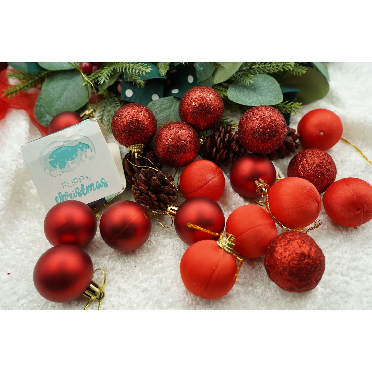 Set de 35 ornamente de brad de tip Glob Rosu